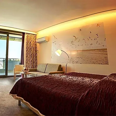 Maritim Amelia 5*