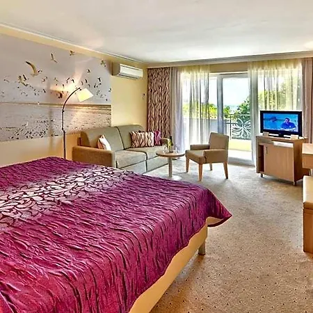 Maritim Amelia 5*